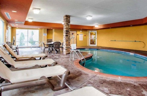 Cedar Falls House | Great Amenities & a Relaxing Ambiance!