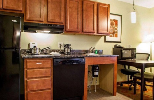 Cedar Falls House | Great Amenities & a Relaxing Ambiance!
