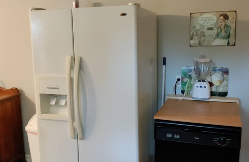 Kingston House | Discover Great American Getaway: Lake Views & Pet Friendly