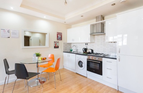 Kings Cross St. Pancras Apartment | Cozy Apartment Just 2 Minutes from the Station