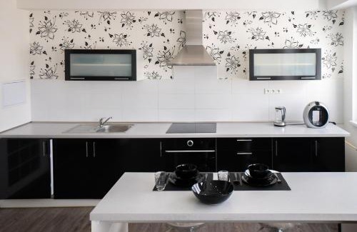 Martin Apartment | Stylish Apartment near Center with Free Parking & Child-Friendly