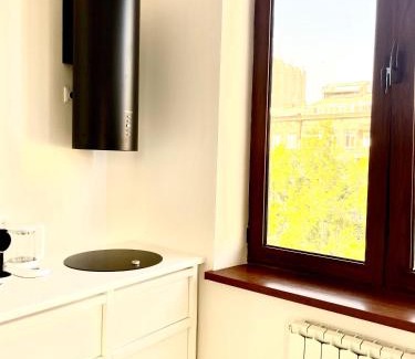 Kentron Apartment | Exceptional Apartment in Prime Location - 4-Star Rated Stay