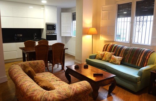 Encarnacion-Regina Apartment | Top-Rated Apartment in Casco Antiguo with Kitchen & Breakfast
