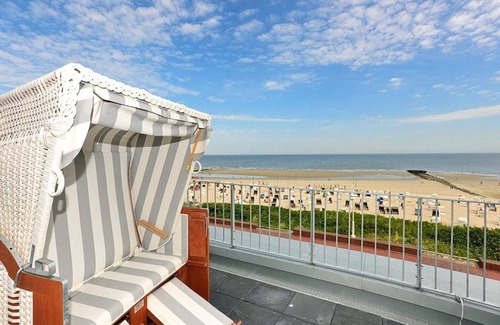 Wangerooge Apartment | Scenic Apartment with Sea Views and Balcony at Aparthotel Anna