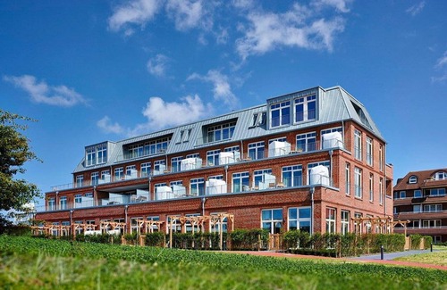 Wangerooge Apartment | Scenic Apartment with Sea Views and Balcony at Aparthotel Anna