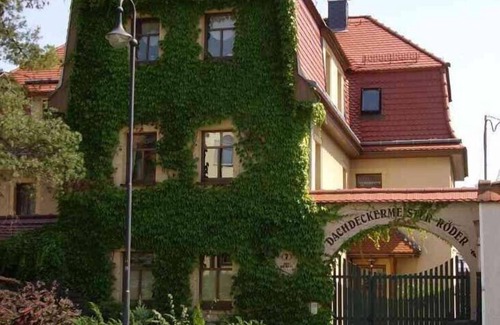 Pillnitz Apartment | Idyllic Apartment Steps from Pillnitz Castle for Families