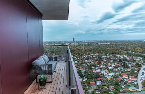 Erdberg Apartment | Captivating Views of Vienna with Infinity Pool Access