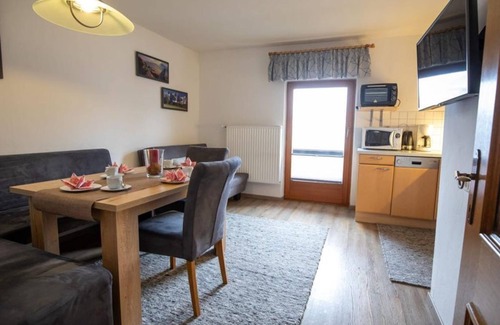 Ellmau Apartment | Cozy 2-Bedroom Apartment with Balcony - Haus Landmann