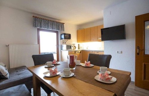 Ellmau Apartment | Cozy 2-Bedroom Apartment with Balcony - Haus Landmann