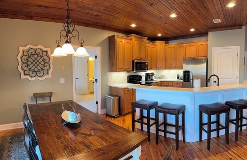 Pleasure Point House | Lakefront Haven with Hot Tub & Breakfast - Guest Rated 10/10
