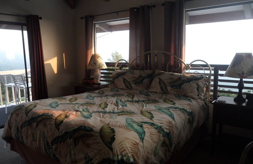 Honaunau-Napoopoo Bed & Breakfast | Serene Ocean View B&B with Spa and Breakfast Included