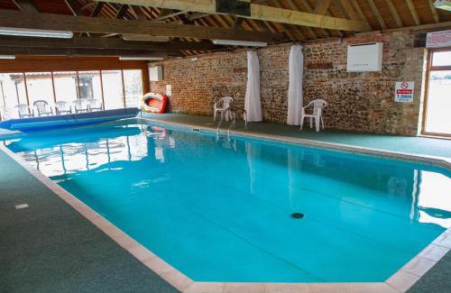 Fakenham House | Relaxing Retreat at Great Barn with Private Pool Access