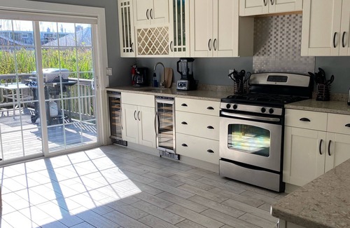 Ocean Bay Park House | Beachfront Retreat: 4 Bedroom Getaway with Ocean View