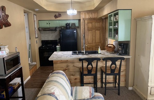 Tuscumbia Cabin | Inviting Cabin on Osage River - Perfect for Families & Pets