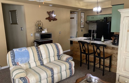 Tuscumbia Cabin | Inviting Cabin on Osage River - Perfect for Families & Pets