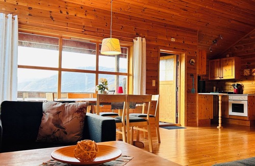 Kvinnherad House | Great cabin on the Harangerfjord, magnificent fjord panorama, 20 hp motorboat for hire!