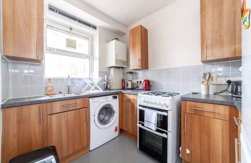 Larkhall Apartment | Family-Friendly Central Flat with Spa & Free Parking