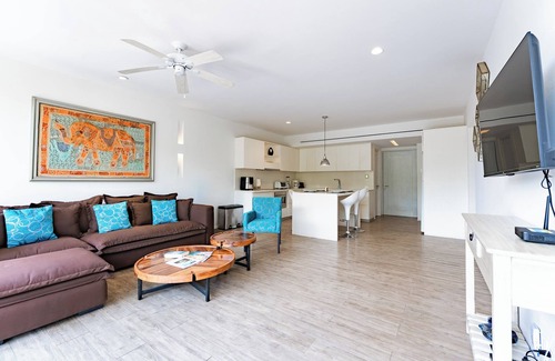 R Condo | Prime Condo Near Attractions with Oceanfront Amenities