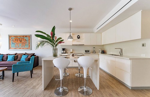 R Condo | Prime Condo Near Attractions with Oceanfront Amenities