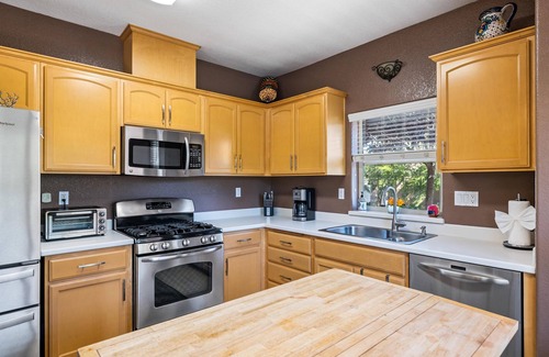 Santa Barbara Condo | Exceptional Condo with Quick Access to Beaches and More