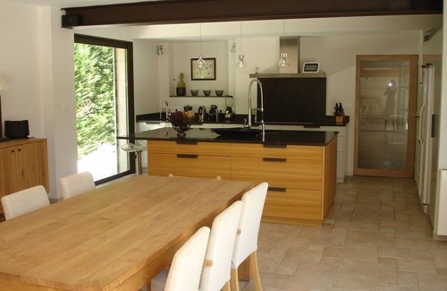 Bouc-Bel-Air House | Guest Rated 10/10: Contemporary House in Aix en Provence