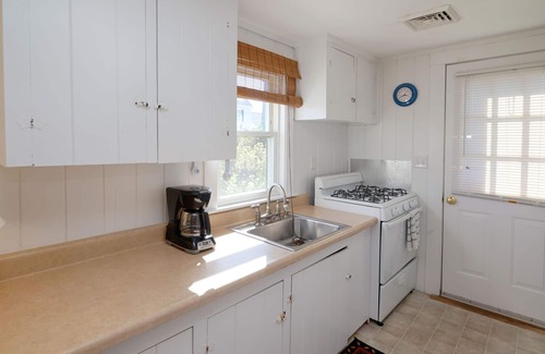 West Hyannisport Cottage | Cozy Cottage at Craigville Beach with Oceanfront Views