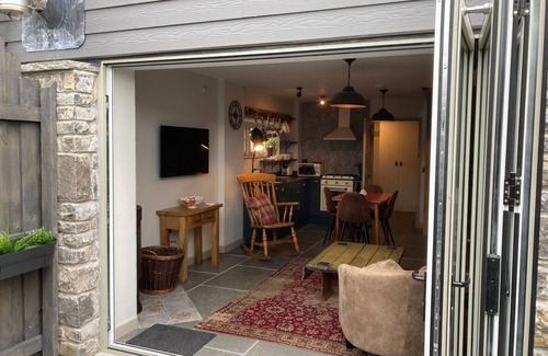 Cowbridge Apartment | Country-Style House with Cozy Courtyard & Spa Amenities