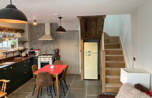 Cowbridge Apartment | Country-Style House with Cozy Courtyard & Spa Amenities