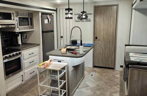 Webster Springs House | Cozy Mountain Retreat: Perfect Family Getaway from the City