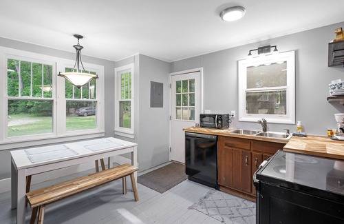 South Haven Cottage | Cozy Cottage Retreat with Lake Michigan Beach Access