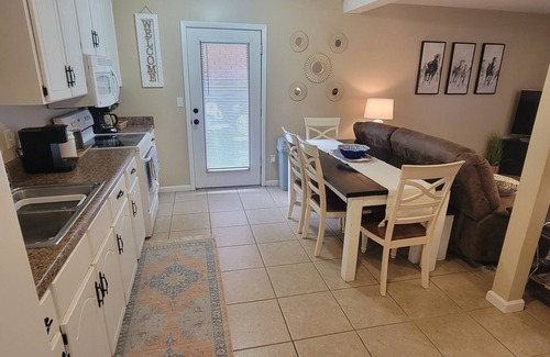 Dothan House | Prime Dothan Hotel Near Shopping and Airport with Kitchen