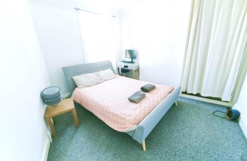 Brighton City Centre Apartment | Brighton & Hove Apartments: Pet-Friendly with Ocean Views