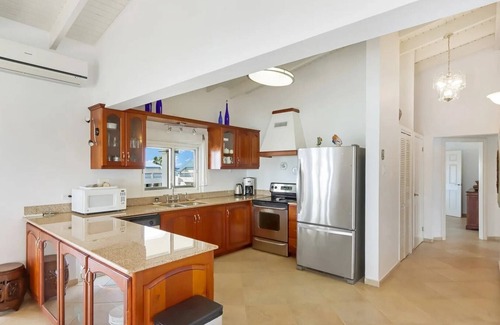 Simpson Bay Condo | Escape to Simpson Bay: Oceanfront Bliss Awaits You