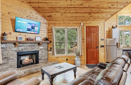 Cleveland Cabin | Relaxing Spa Cabin with Jacuzzi & Pet Friendly Amenities