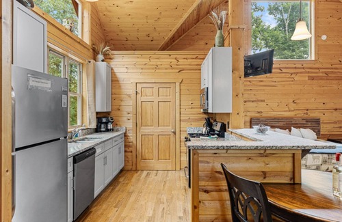 Cleveland Cabin | Relaxing Spa Cabin with Jacuzzi & Pet Friendly Amenities