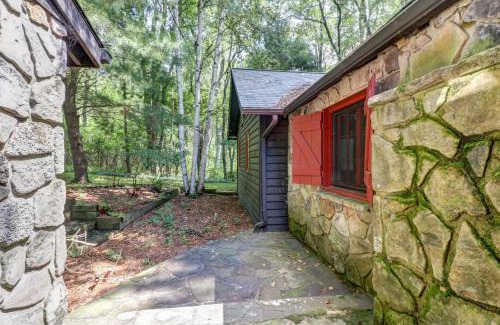 Blakeslee House | Ideal Getaway: Pet-Friendly Rooms & Family Amenities