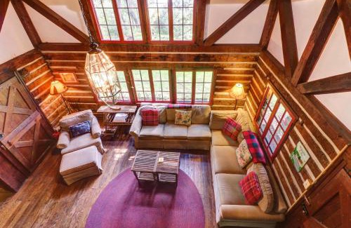 Blakeslee House | Ideal Getaway: Pet-Friendly Rooms & Family Amenities