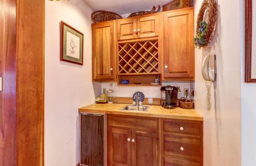 Blakeslee House | Ideal Getaway: Pet-Friendly Rooms & Family Amenities