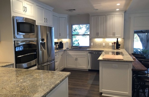 Kingsland House | Family-Friendly Retreat with Ocean Views and Pet Access
