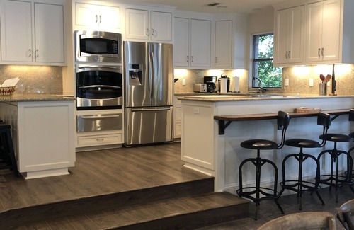 Kingsland House | Family-Friendly Retreat with Ocean Views and Pet Access