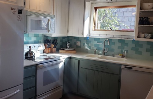 Ocean Beach House | Ideal Family Retreat - Oceanfront with Pool & Spa Amenities