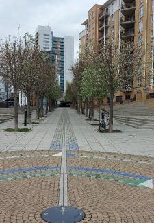 Canary Wharf Apartment | Unwind in Comfort: Free WiFi & Child-Friendly Stays