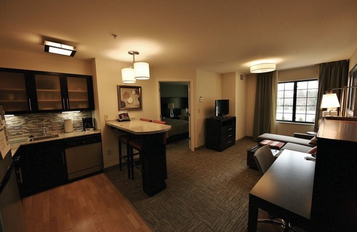 Liverpool Condo | Ideal for Business Travelers: Free Breakfast & Suite Near Syracuse