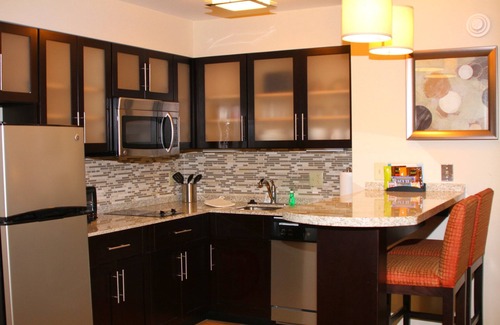 Liverpool Condo | Ideal for Business Travelers: Free Breakfast & Suite Near Syracuse