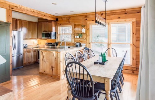 Snowshoe House | Family-Friendly Retreat with Private Hot Tub & Spectacular Views