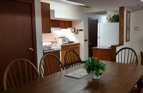 Port Clinton Apartment | Ideal for Families & Fishing Groups with Ocean Views