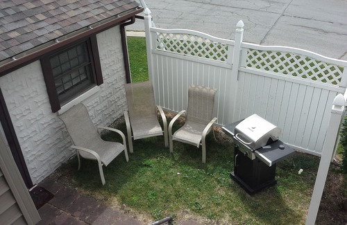Port Clinton Apartment | Ideal for Families & Fishing Groups with Ocean Views