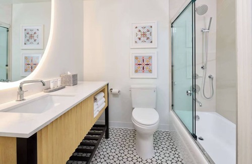Waikiki Hotel | Perfect for Groups! 3 Units Near Honolulu Zoo & Pool Access