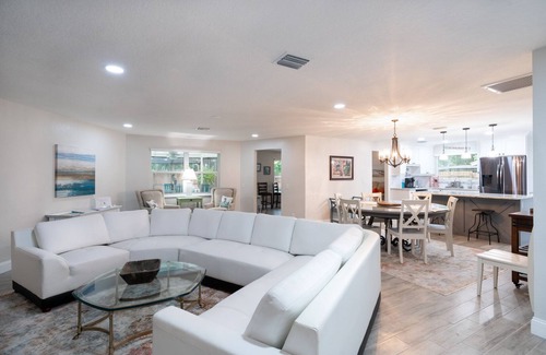 Tarpon Springs House | Ideal Family Retreat: Perfect for Long Stays and Fun!