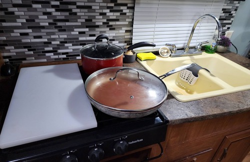 Edgebrook House | Ideal for Extended Stays! Cozy Getaway with Kitchen Access
